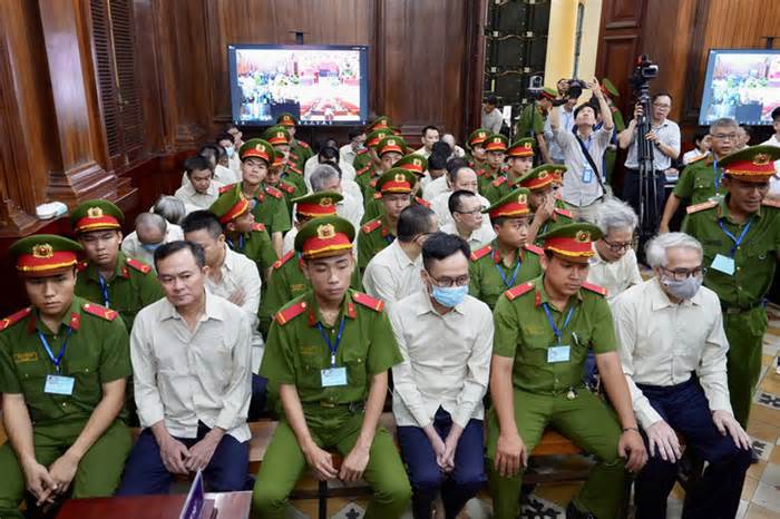 Giám đốc trung tâm đăng kiểm khai đưa tiền cho cục trưởng vì 'bản sắc văn hóa'