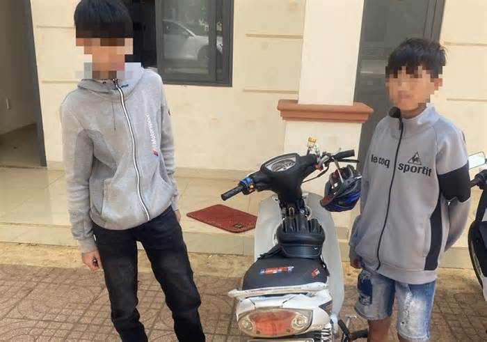 Súng trên tay 2 thiếu niên đi xe máy, vượt đèn đỏ ở Đắk Lắk là đồ nhựa