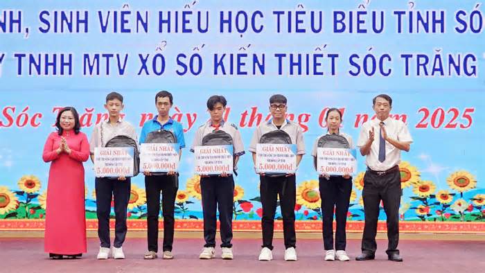 Sóc Trăng: Trao 391 suất học bổng cho học sinh, sinh viên tiêu biểu