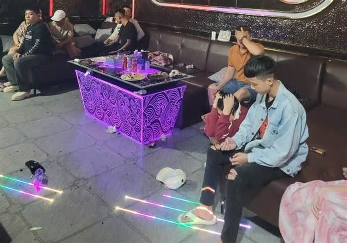 13 nam thanh nữ tú 'mở tiệc' ma túy trong phòng karaoke ở Quảng Nam