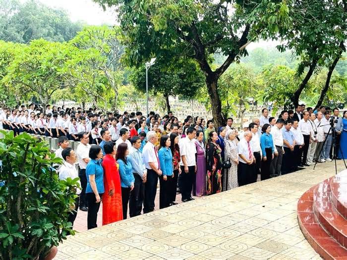 Nhà xuất bản Giáo dục Việt Nam tri ân các liệt sĩ ngành Giáo dục nhân ngày 27/7