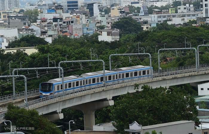 Loạt vướng mắc Metro số 1 đối diện trước thời hạn về đích