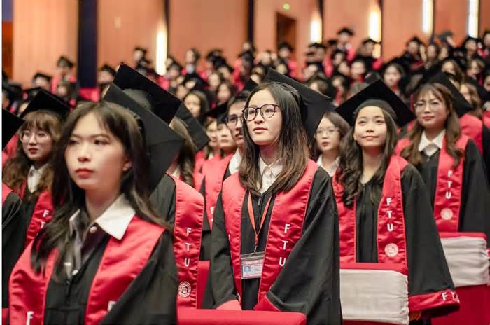 Hơn 1.000 sinh viên được trao bằng tốt nghiệp sớm