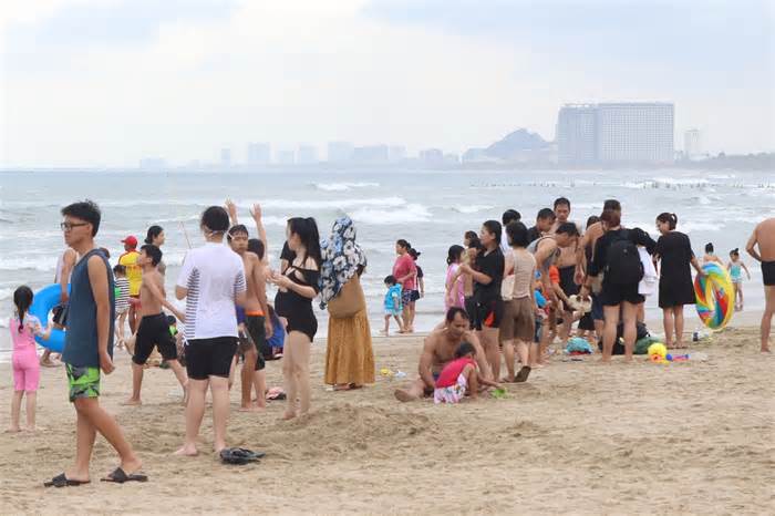 Xuất hiện một số kẻ gian trộm cắp tài sản tại bãi biển Đà Nẵng