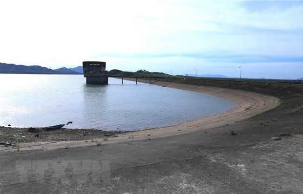 Hà Tĩnh: Một kỹ sư tử vong trên kênh dẫn nước tưới của Hồ Kẻ Gỗ