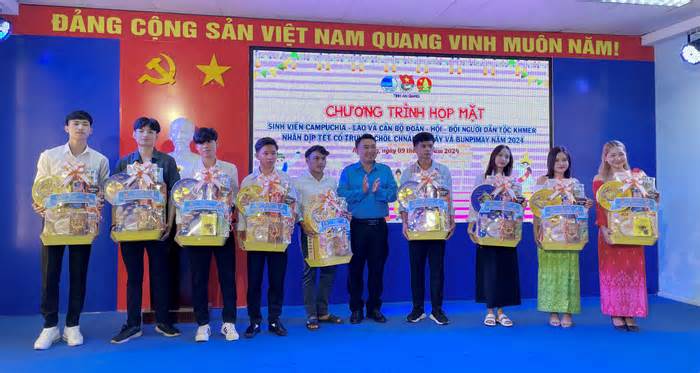 Họp mặt sinh viên Campuchia, Lào và cán bộ Đoàn - Hội dân tộc Khmer