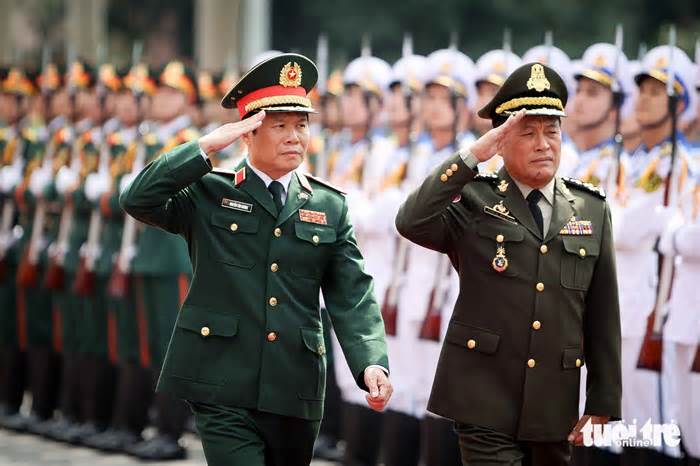 Thượng tướng Nguyễn Tân Cương chủ trì lễ đón tổng tư lệnh Quân đội Hoàng gia Campuchia