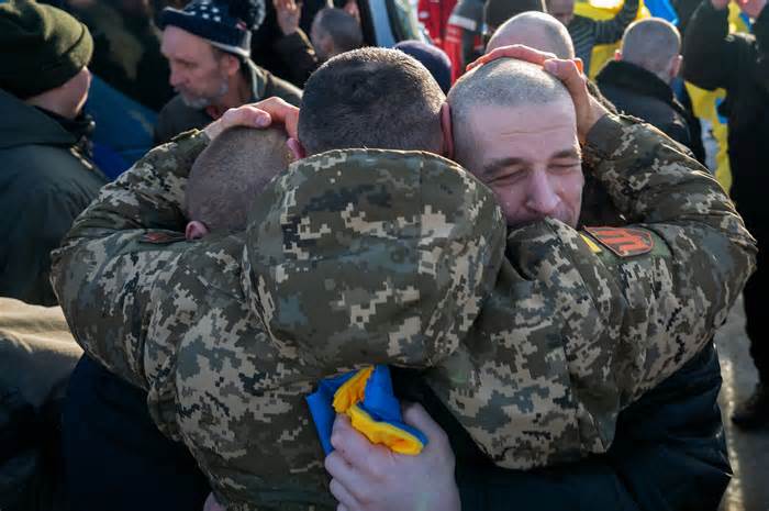 Nga, Ukraine nối lại trao đổi tù binh sau vụ rơi vận tải cơ