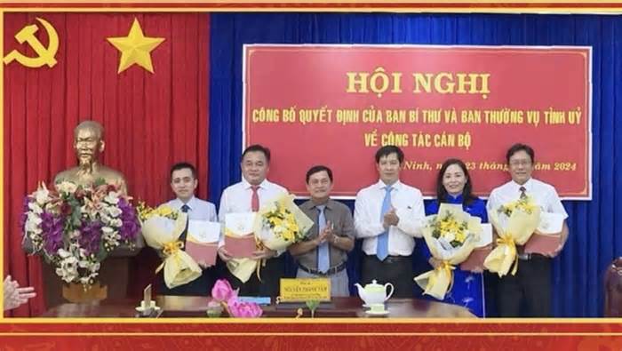 Công bố quyết định của Ban Bí thư Trung ương Đảng về công tác cán bộ