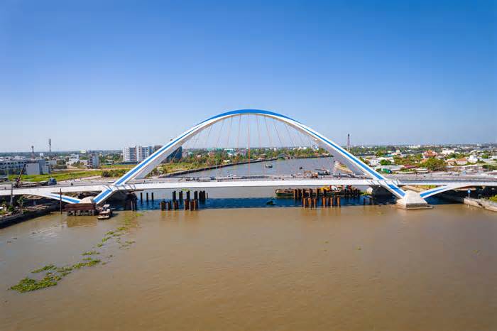 Cầu gần 800 tỷ đồng bắc qua sông Cần Thơ thông xe trước Tết