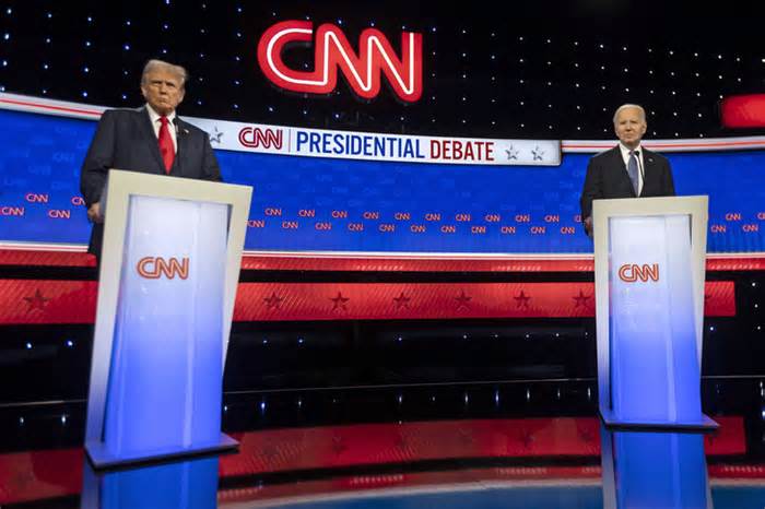 Đài CNN: 67% cử tri nói ông Trump tranh luận tốt hơn ông Biden