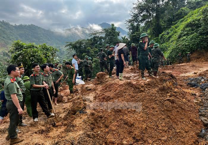 Tin mới liên quan vụ xe khách 16 chỗ bị vùi lấp ở Hà Giang