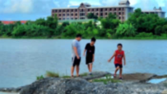 Hai anh em ruột đuối nước tại đầm nuôi thủy sản ở Thái Bình
