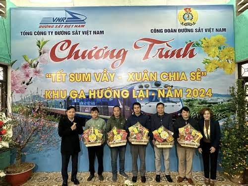 Tết sum vầy đến với công nhân đường sắt khu ga Hướng Lại