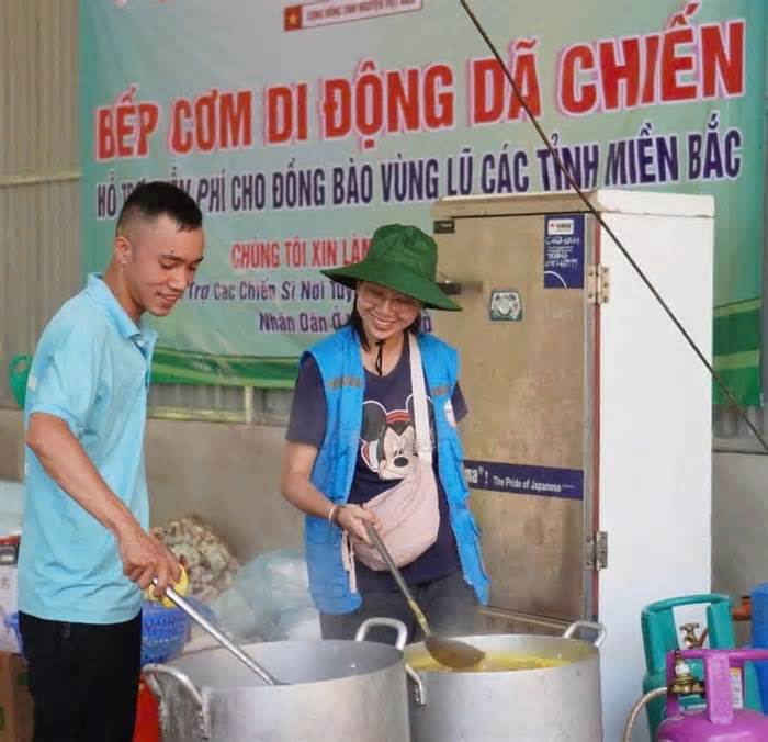 Bếp cơm di động dã chiến: 56.000 phần cơm hỗ trợ vùng lũ