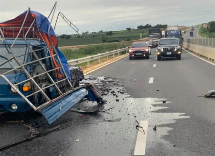 Tai nạn liên hoàn trên cao tốc Mai Sơn - QL45 khiến 2 người thương vong