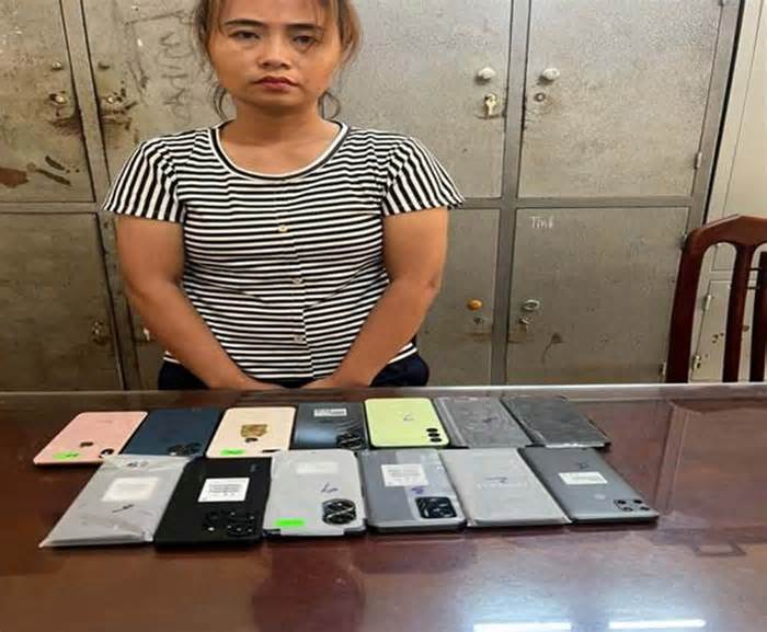Nữ quái đột nhập cửa hàng trộm cắp 13 điện thoại trong đêm ở Nam Định