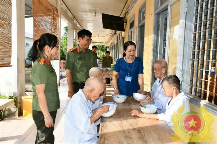 400 bữa sáng miễn phí dành tặng người mù tỉnh Tiền Giang