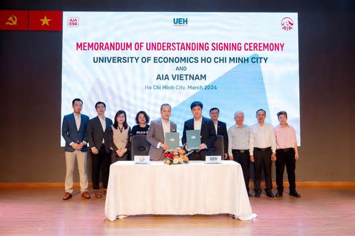 AIA Việt Nam hỗ trợ sinh viên UEH học bổng, cơ hội nghề nghiệp