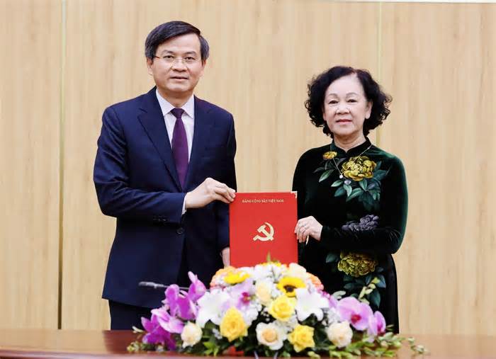 Công bố tân Bí thư Ninh Bình, bổ nhiệm Phó Ban Tuyên giáo TW