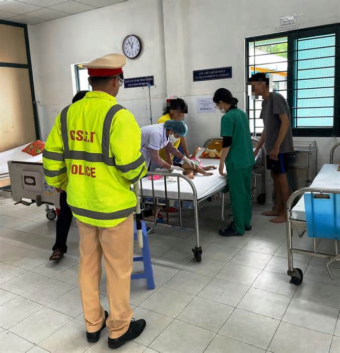 Cảnh sát Đà Nẵng dùng xe đặc chủng chở em bé bệnh tim đi cấp cứu