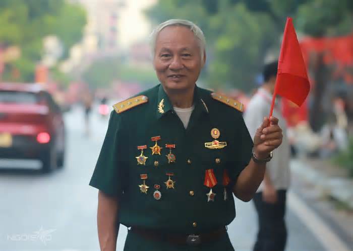 Cựu chiến binh hội ngộ, rưng rưng nhớ lại kỷ niệm xưa trong ngày hội non sông