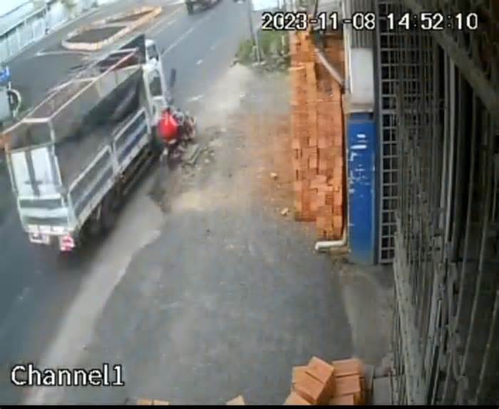 Truy tìm tài xế xe tải vượt ẩu, tông trúng ba người rồi bỏ chạy ở Lâm Đồng