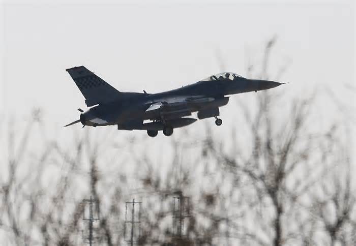 Nhiều nước phương Tây hợp tác huấn luyện phi công F-16 cho Ukraine