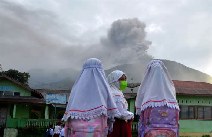 11 nhà leo núi thiệt mạng do núi lửa phun trào ở Indonesia