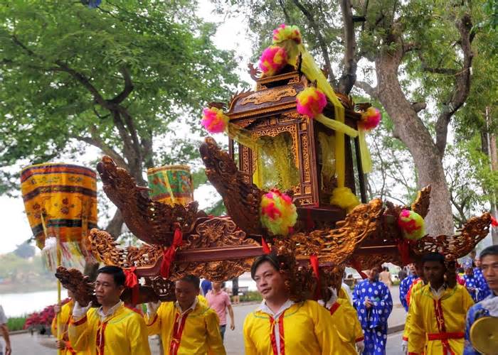Độc đáo lễ hội tôn vinh ông Tổ bách nghệ tại Phố cổ Hà Nội