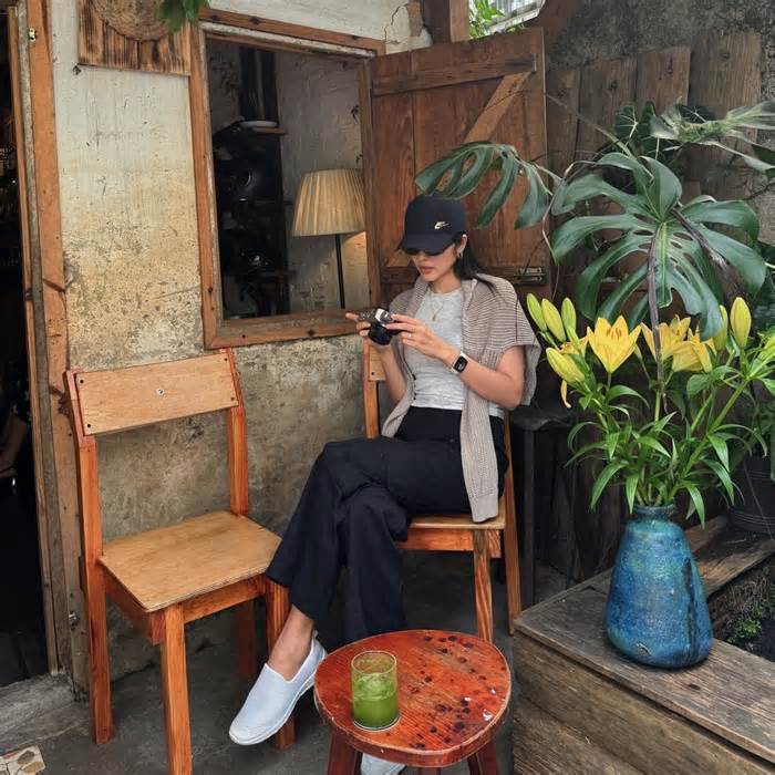 Tăng Thanh Hà mê quán cà phê hoài cổ ở Đà Lạt