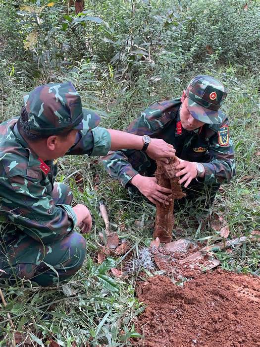 Xử lý thành công quả bom lộ thiên gần khu dân cư ở Lâm Đồng