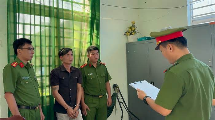 Bắt giam tài xế ô tô chạy lạng lách, gây sự với người đi đường ở Bình Dương