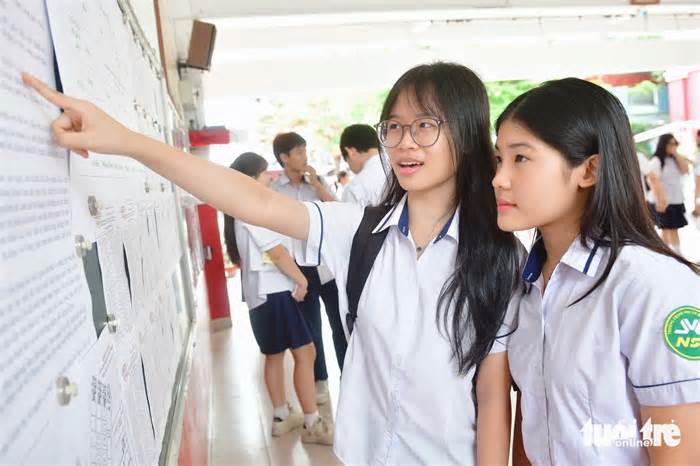 Hơn 150.000 học sinh TP.HCM làm thủ tục thi lớp 10