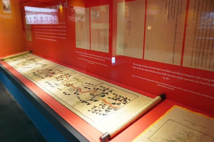 Nhiều Châu bản quý triều Nguyễn lần đầu được trưng bày tại Hà Nội