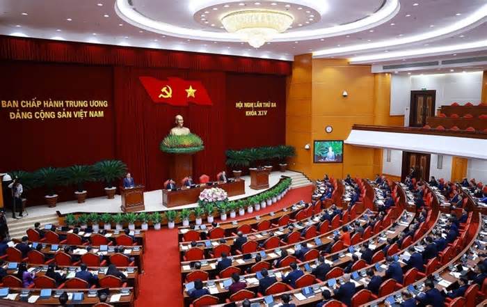 Chọn cán bộ có đức, có tài để thực hiện thành công 4 bước chuyển chiến lược