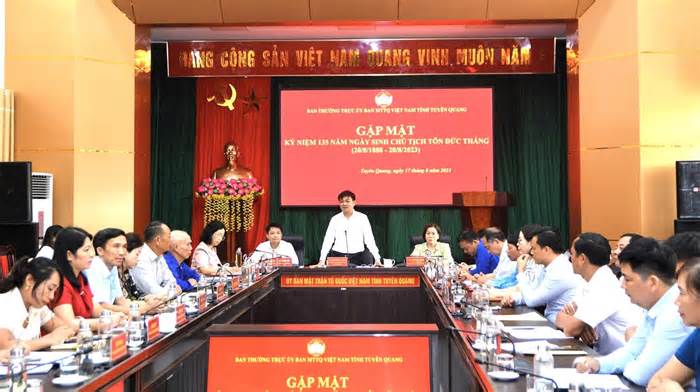 Công đoàn Tuyên Quang tham gia kỷ niệm 135 năm Ngày sinh của Chủ tịch Tôn Đức Thắng