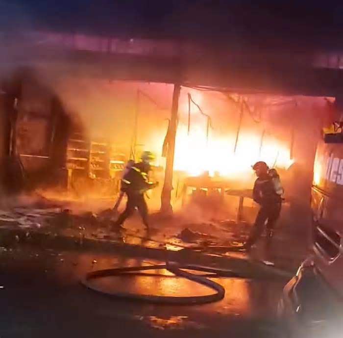 Cháy lớn cửa hàng điện thoại ở quận Gò Vấp, thiêu rụi nhiều tài sản