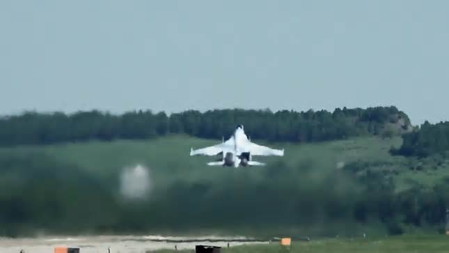 Nga đưa hàng loạt tiêm kích Su-35S vào biên chế