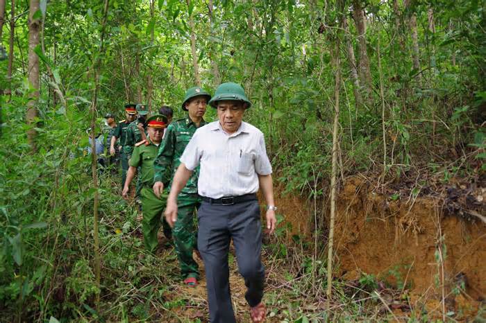 Quả đồi bất ngờ nứt toác, Quảng Nam công bố tình huống khẩn cấp