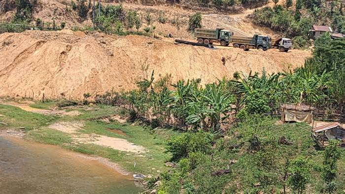 Chủ đầu tư thủy điện đổ thải 1.000m3 đất đá trái quy định