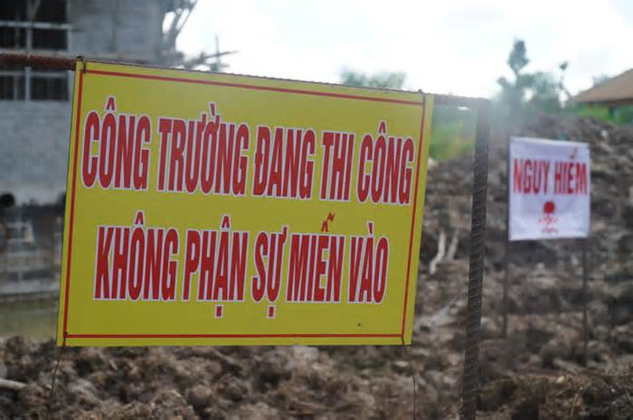 Thi công trạm bơm, phát hiện nhiều lựu đạn, đạn súng cối