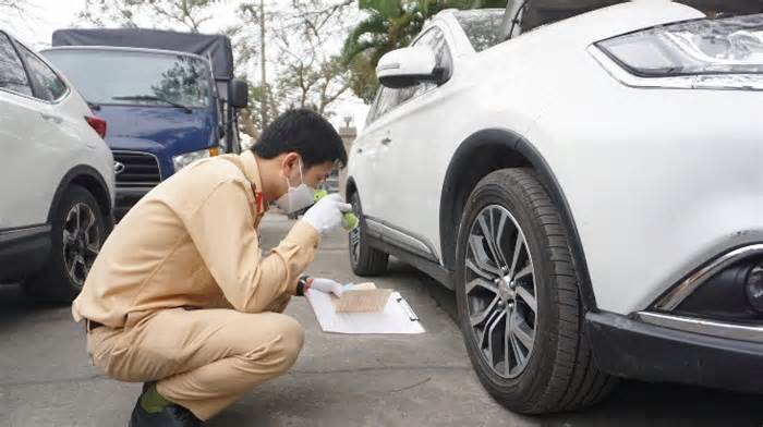 Tăng cường tới trung tâm đăng kiểm: Cảnh sát giao thông làm gì?