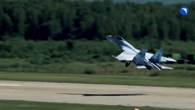 Nga nhận thêm lô Su-35S mới sau khi phương Tây tuyên bố huấn luyện phi công Ukraine