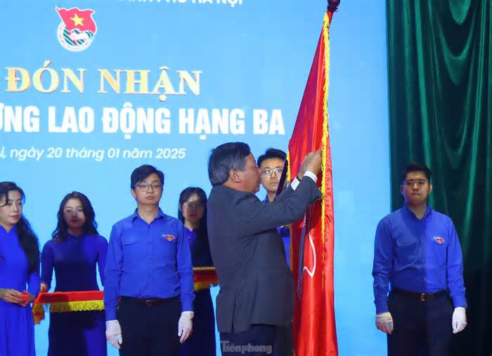 Thành Đoàn Hà Nội nhận Huân chương Lao động hạng Ba