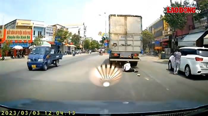 Camera ghi lại cảnh nam học sinh lọt gầm xe tải thoát chết thần kỳ
