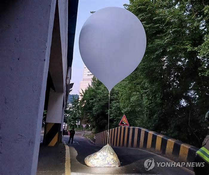 Triều Tiên thả thêm 600 bóng bay chứa rác qua Hàn Quốc, Seoul lên án 'hành động hạ cấp'