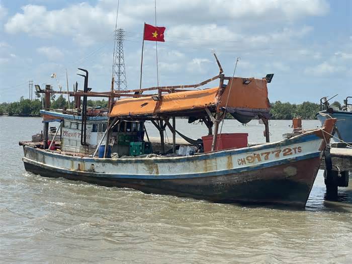 Đưa vụ tàu câu mực giấu 10 đồ nghề giám sát hành trình tàu khác sang Công an