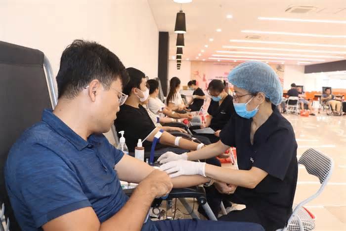 Tổ chức hiến máu tình nguyện tại Điểm sinh hoạt văn hoá công nhân