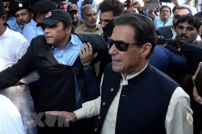 Pakistan: Tòa án cho phép Cựu Thủ tướng Imran Khan tại ngoại 2 tuần